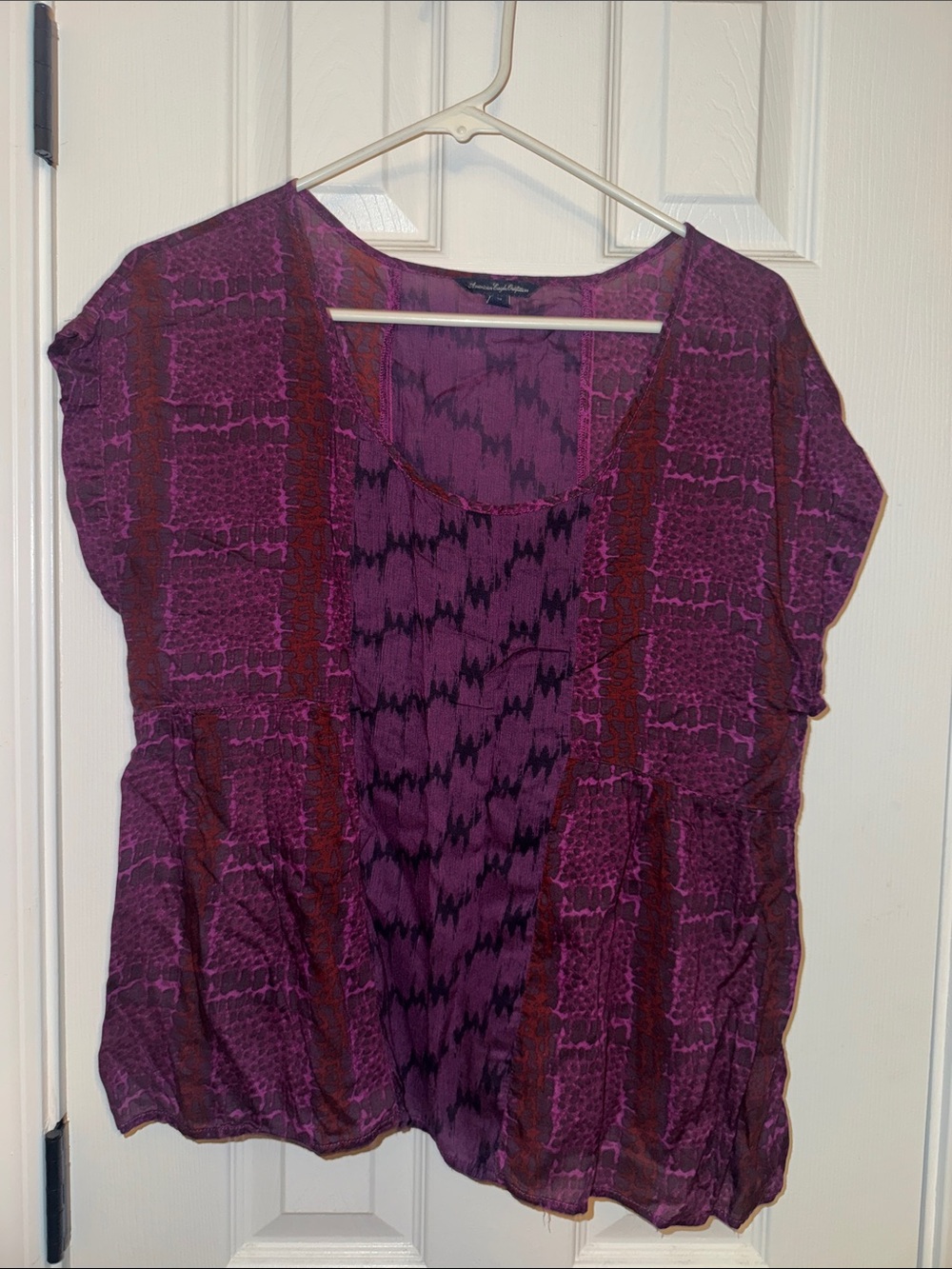 American Eagle Outfitters Plum and Magenta Patterned Short Sleeve Top